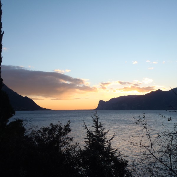 50km look at Sirmione sunset from Riva del Garda (Northern point)